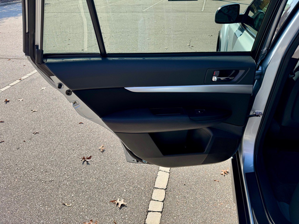 2014 Subaru Outback Image 16