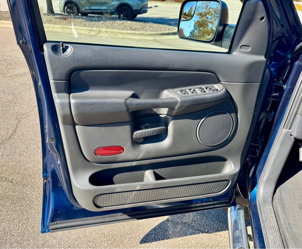 2005 Dodge Ram 2500 Image 13