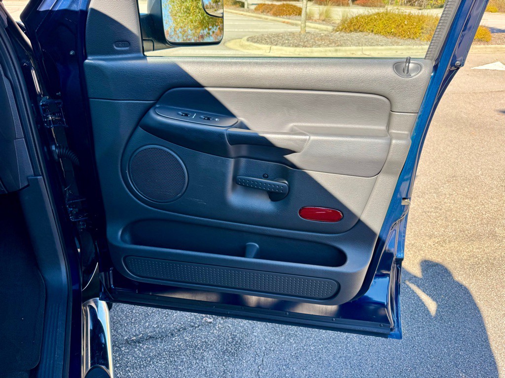 2005 Dodge Ram 2500 Image 28