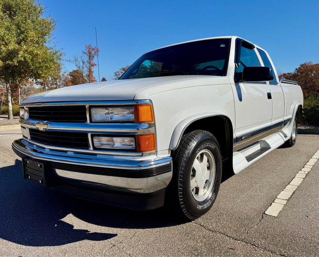 1998 Chevrolet C/K Image 1