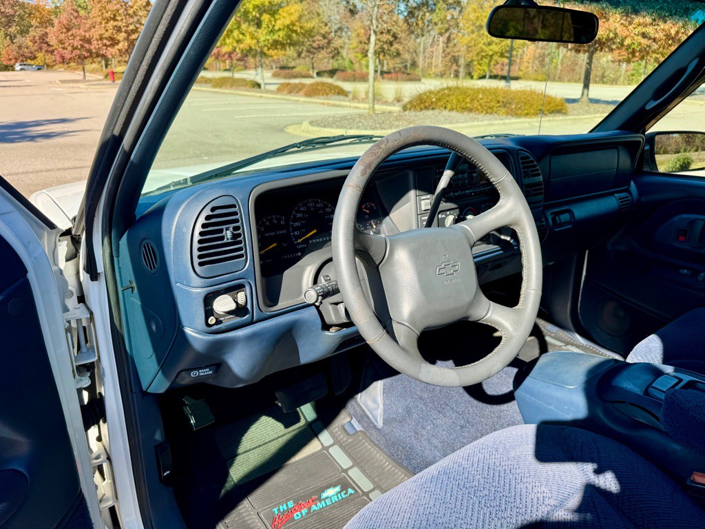 1998 Chevrolet C/K Image 12