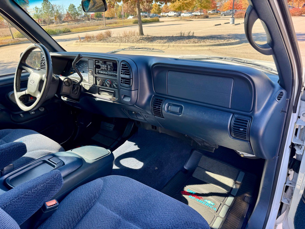 1998 Chevrolet C/K Image 17