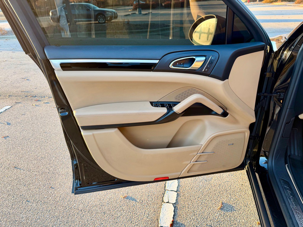2014 Porsche Cayenne Image 12