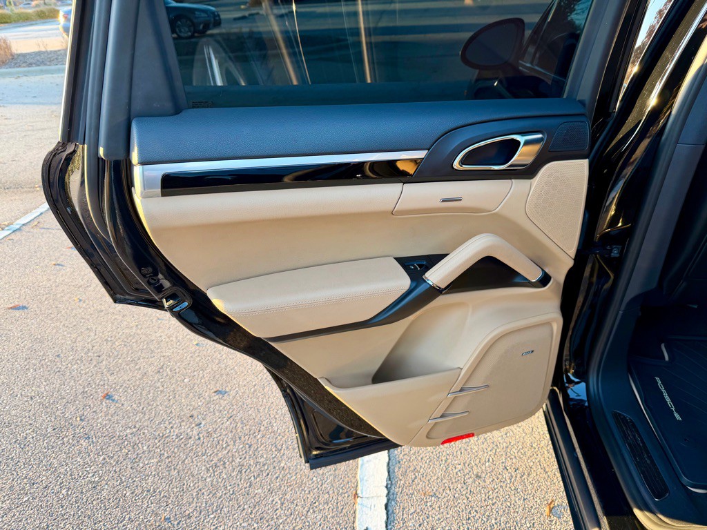 2014 Porsche Cayenne Image 16