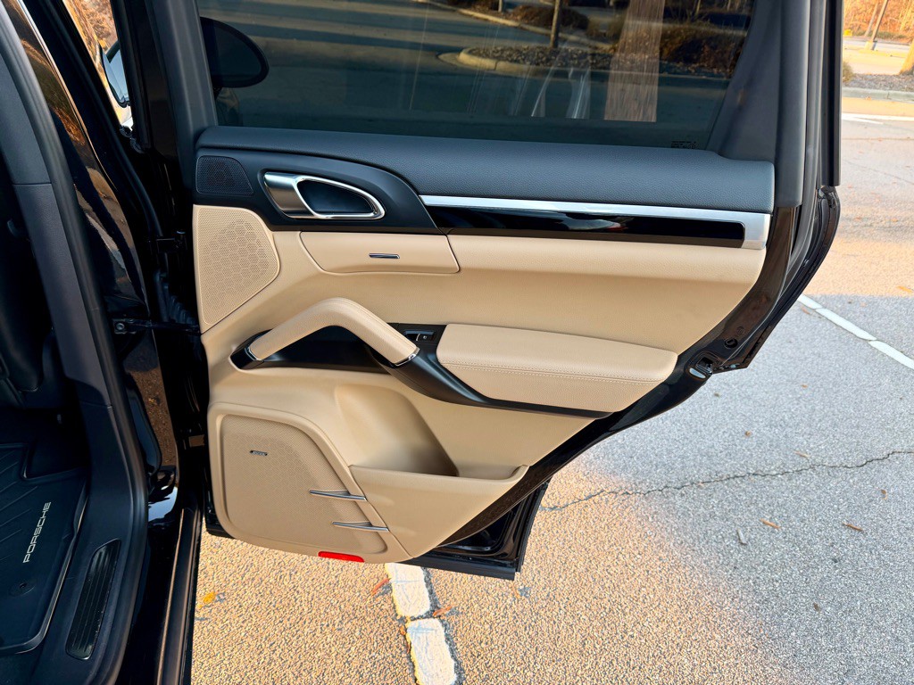 2014 Porsche Cayenne Image 24