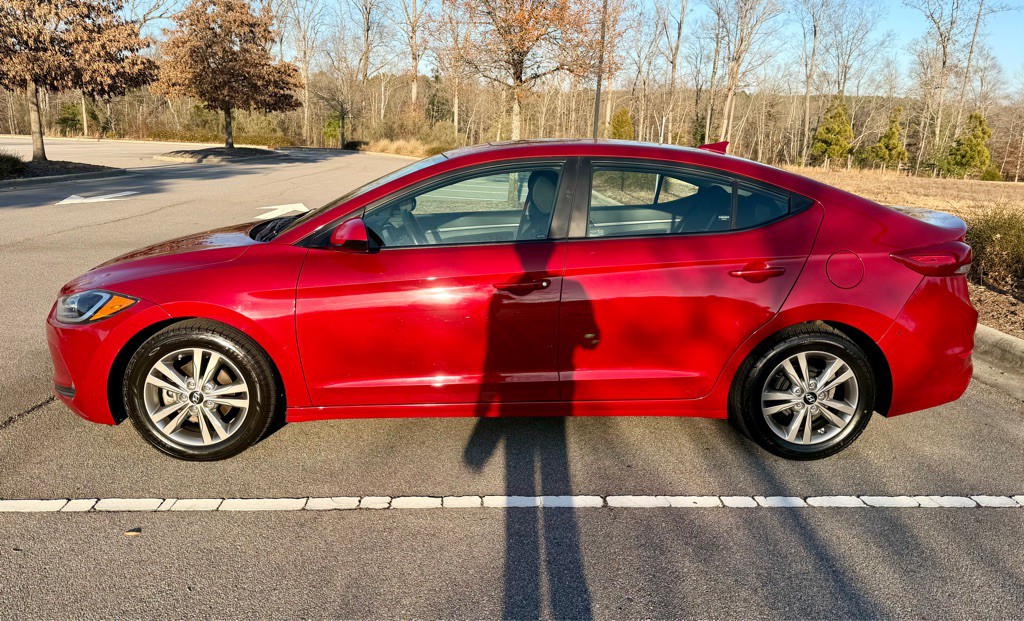 2017 Hyundai Elantra Image 8