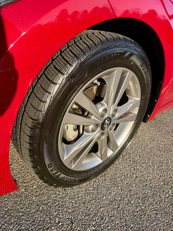 2017 Hyundai Elantra Image 9