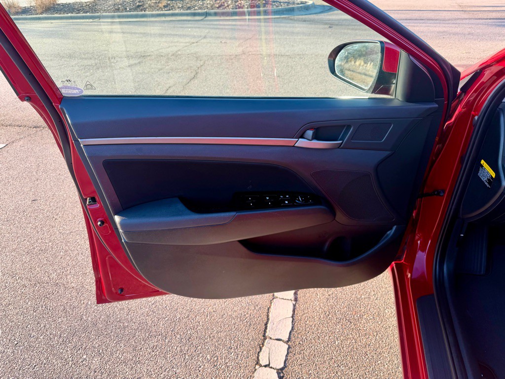 2017 Hyundai Elantra Image 13