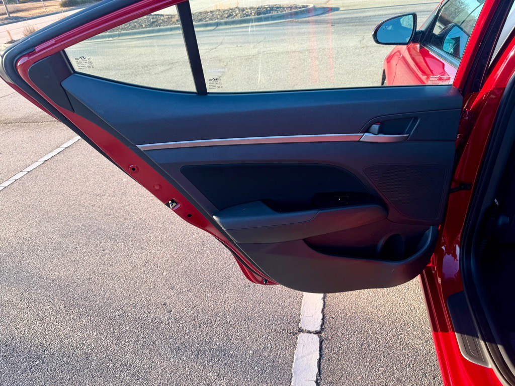 2017 Hyundai Elantra Image 16