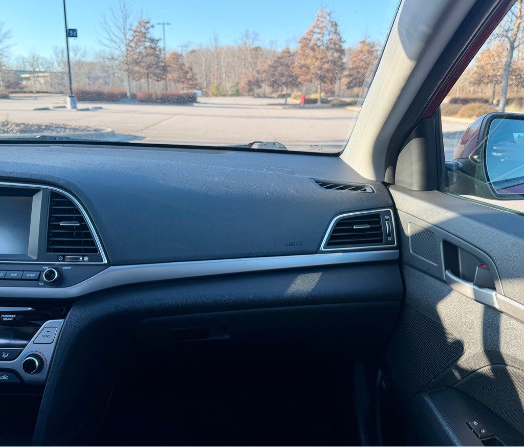 2017 Hyundai Elantra Image 20