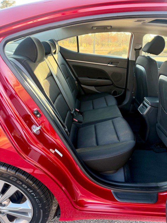 2017 Hyundai Elantra Image 21
