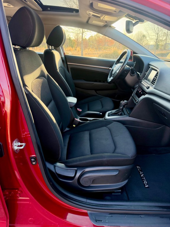 2017 Hyundai Elantra Image 23
