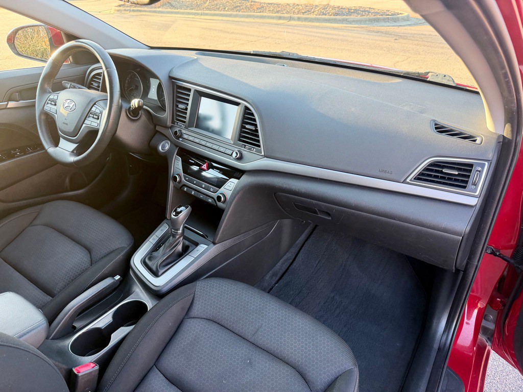 2017 Hyundai Elantra Image 24