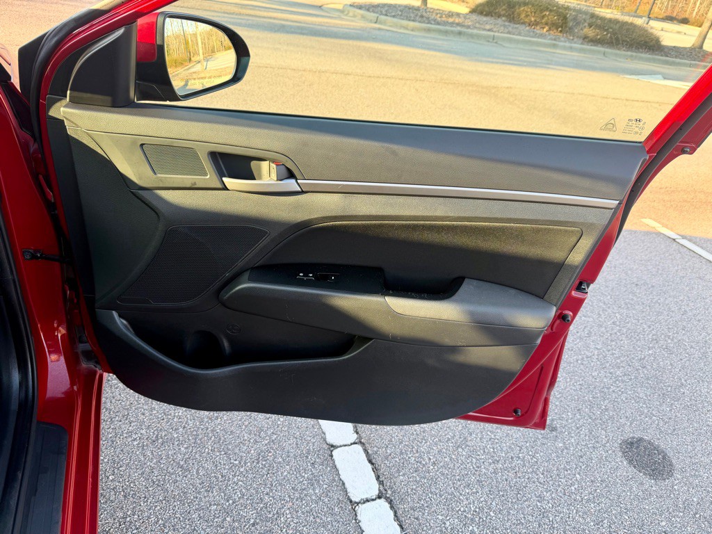 2017 Hyundai Elantra Image 25