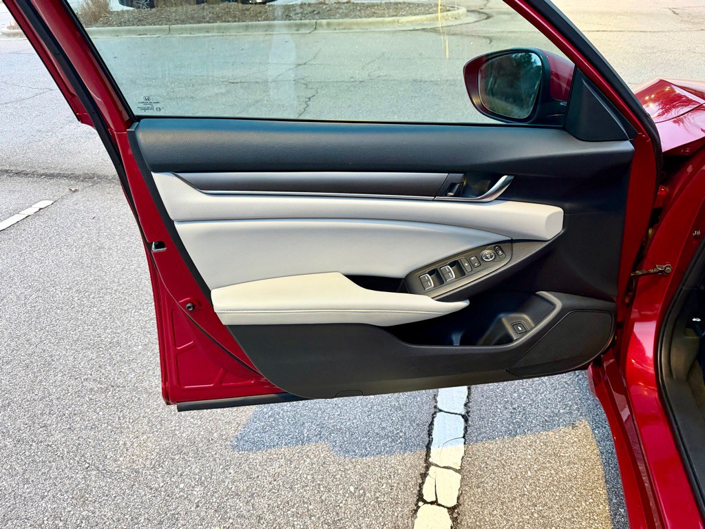 2018 Honda Accord Image 13