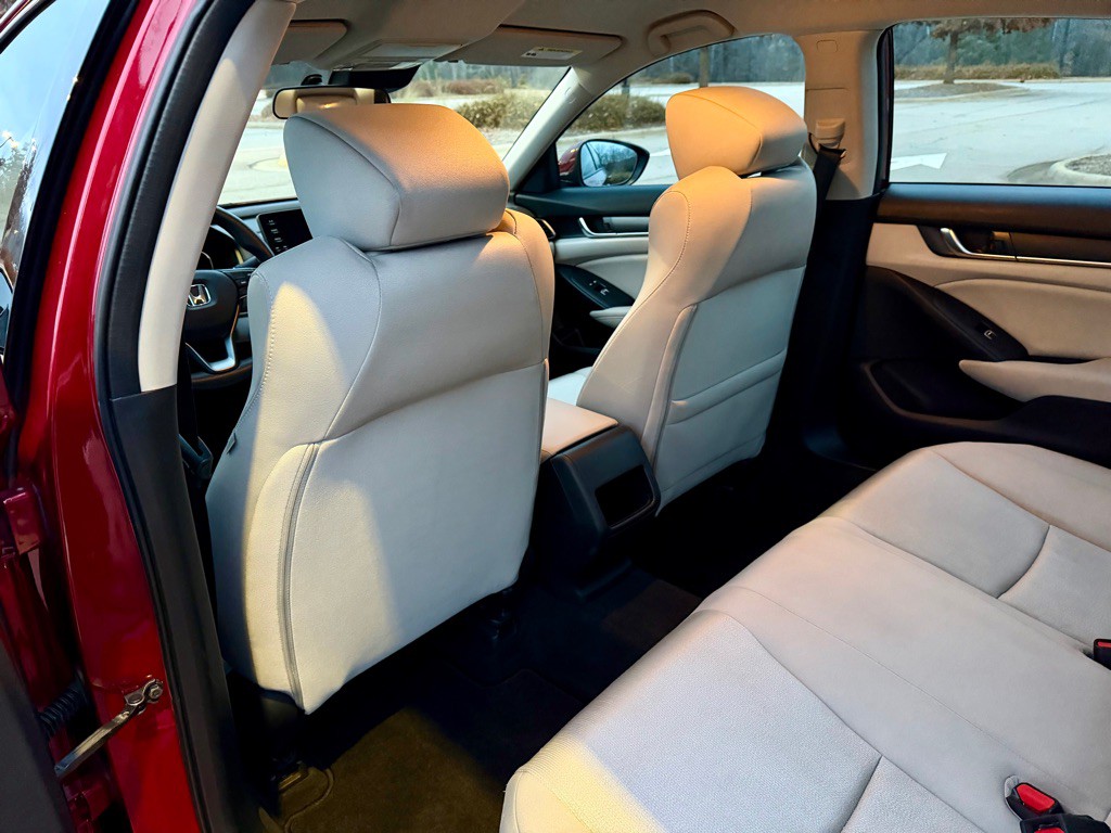 2018 Honda Accord Image 16