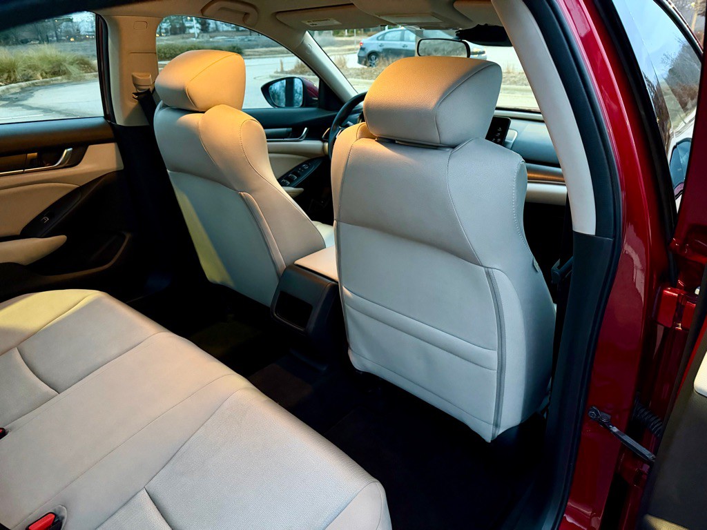 2018 Honda Accord Image 24