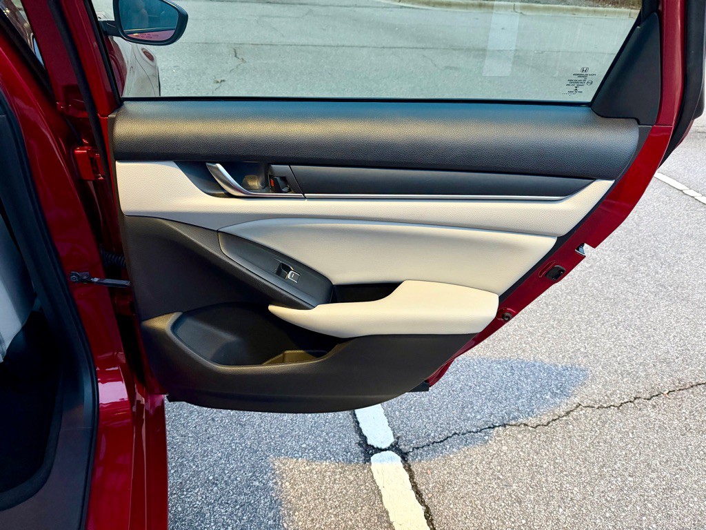 2018 Honda Accord Image 25