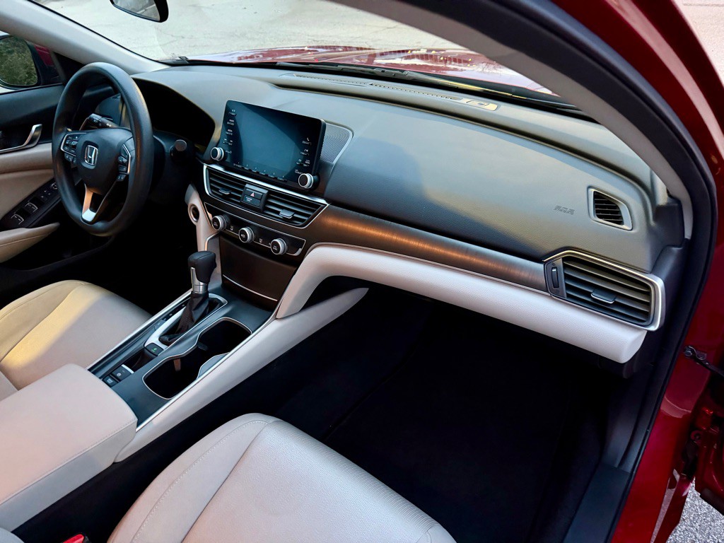 2018 Honda Accord Image 28