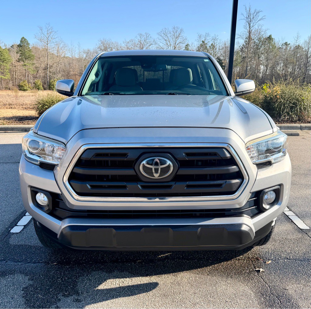 2018 Toyota Tacoma Image 2