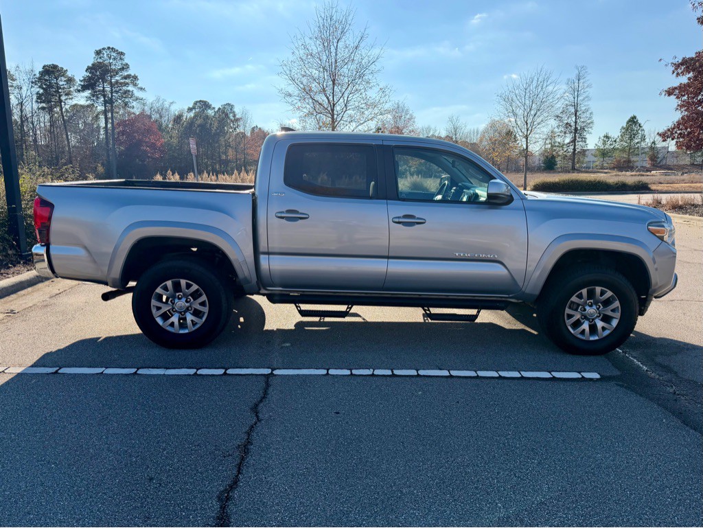 2018 Toyota Tacoma Image 4