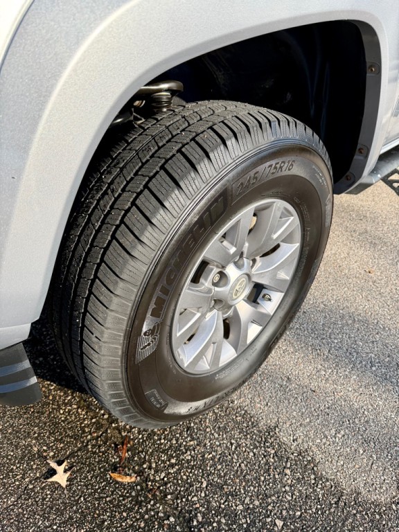 2018 Toyota Tacoma Image 9