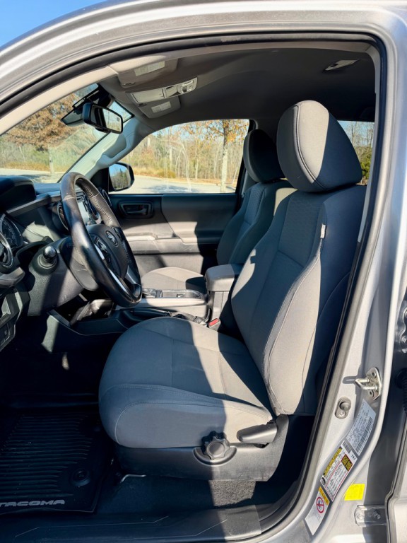 2018 Toyota Tacoma Image 10