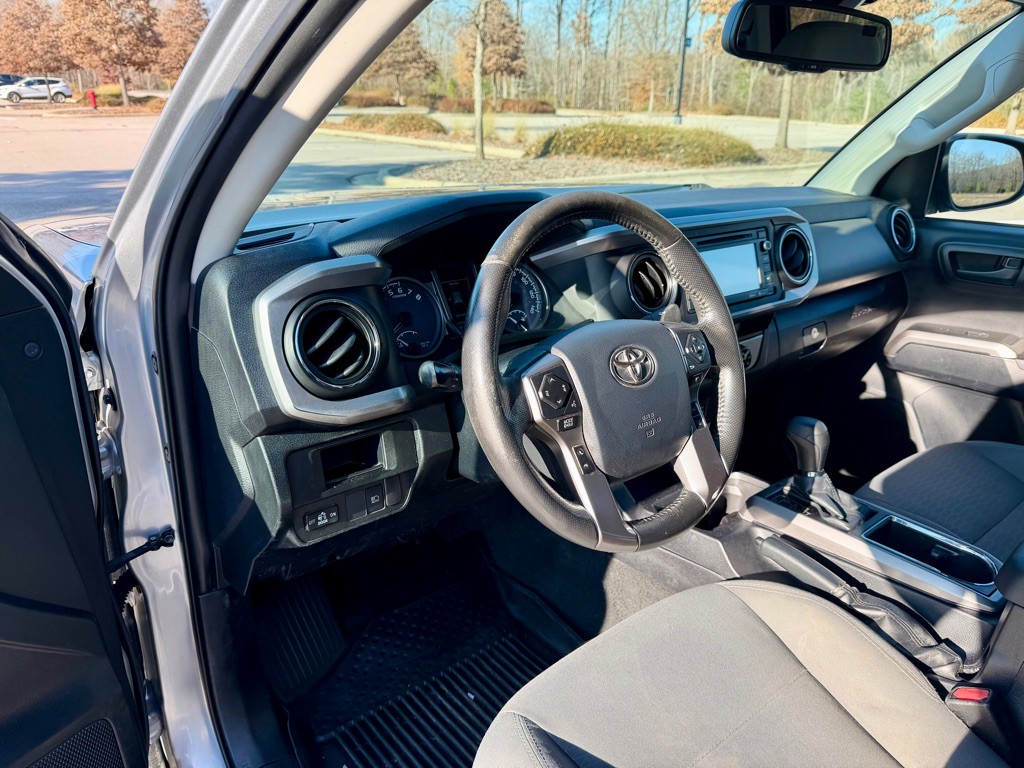 2018 Toyota Tacoma Image 12