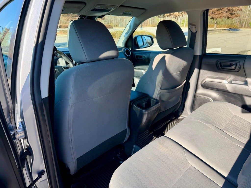 2018 Toyota Tacoma Image 16