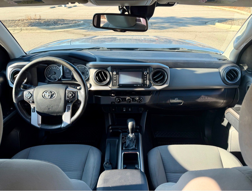 2018 Toyota Tacoma Image 18