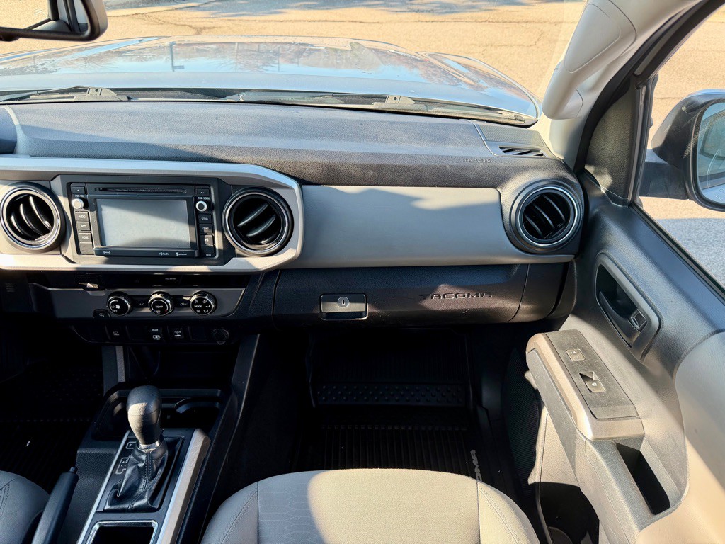 2018 Toyota Tacoma Image 21