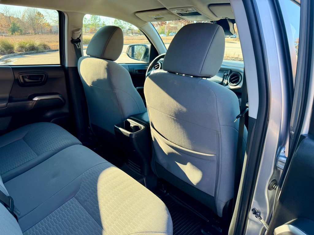 2018 Toyota Tacoma Image 24