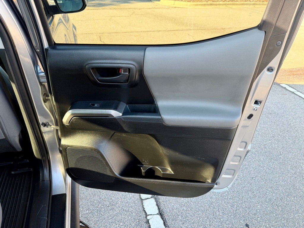 2018 Toyota Tacoma Image 25