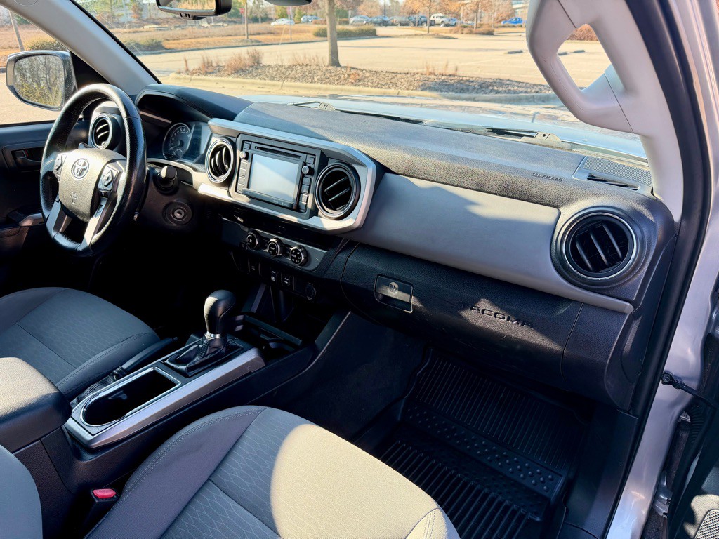 2018 Toyota Tacoma Image 28