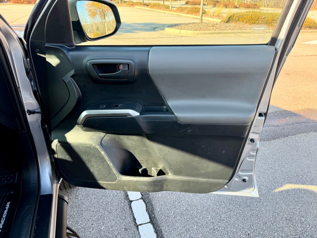 2018 Toyota Tacoma Image 29