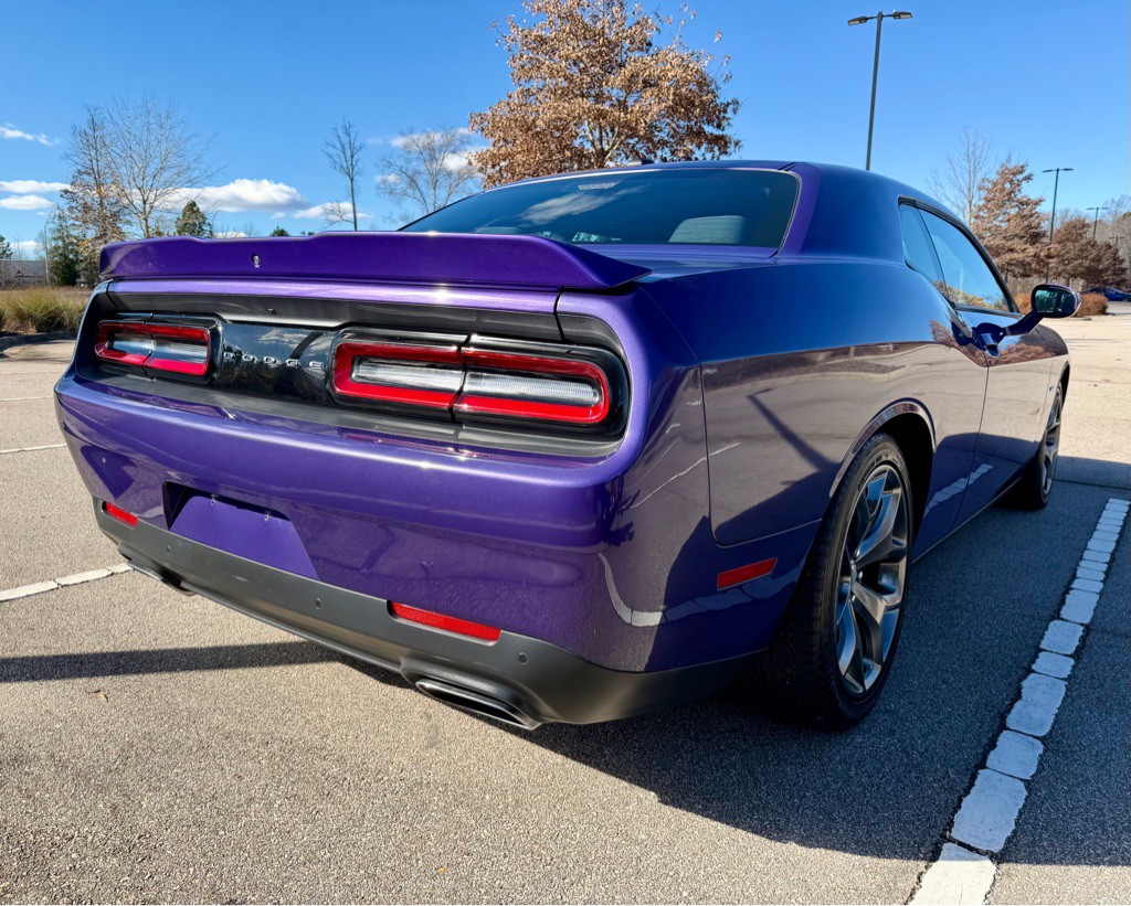 2016 Dodge Challenger Image 4