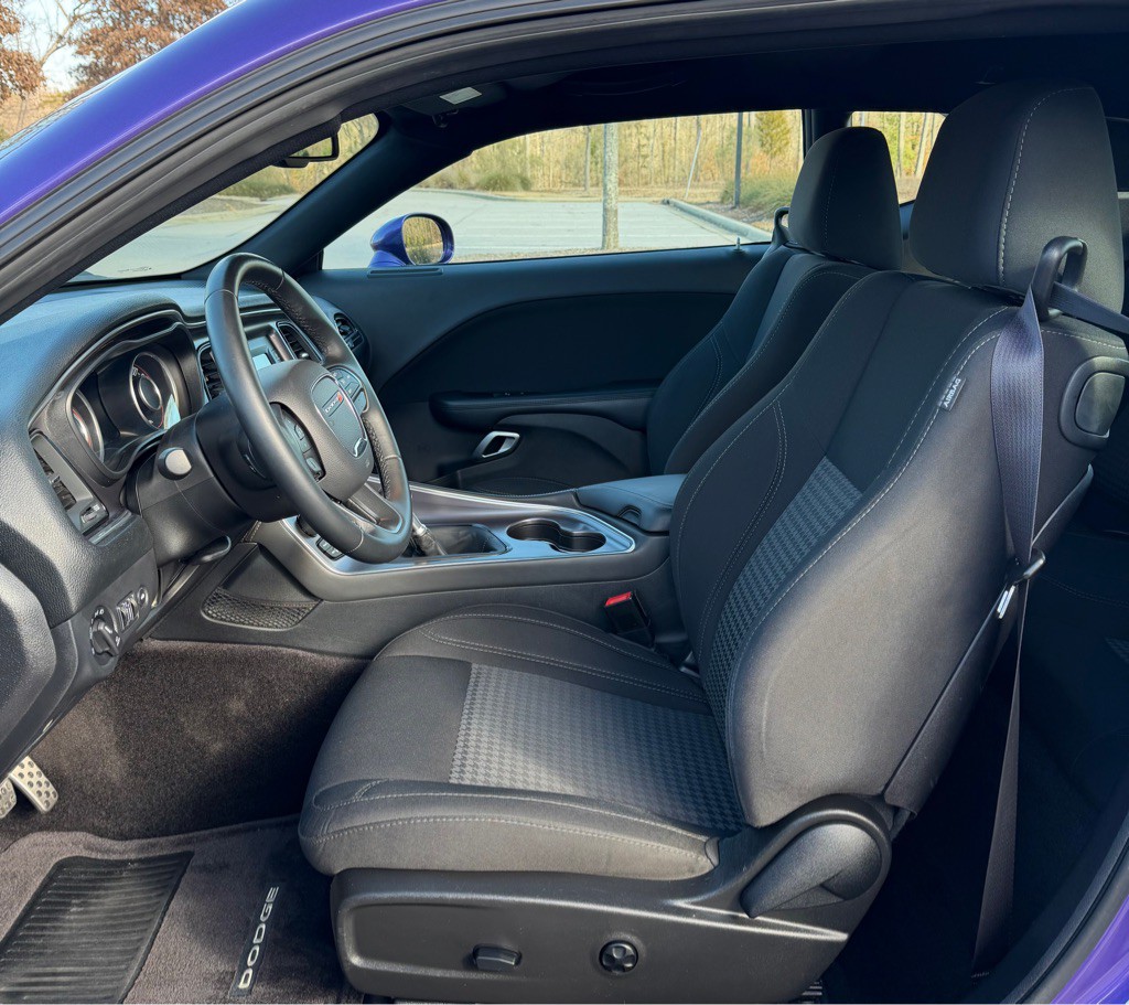 2016 Dodge Challenger Image 9