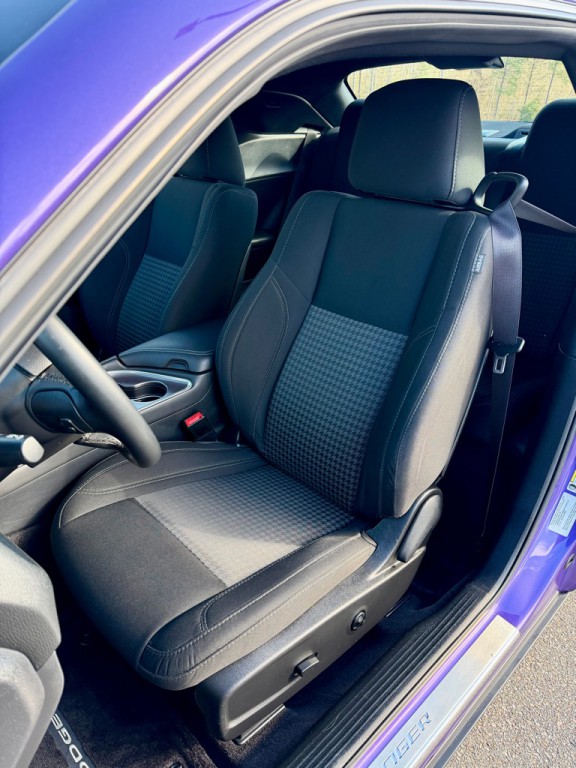 2016 Dodge Challenger Image 10