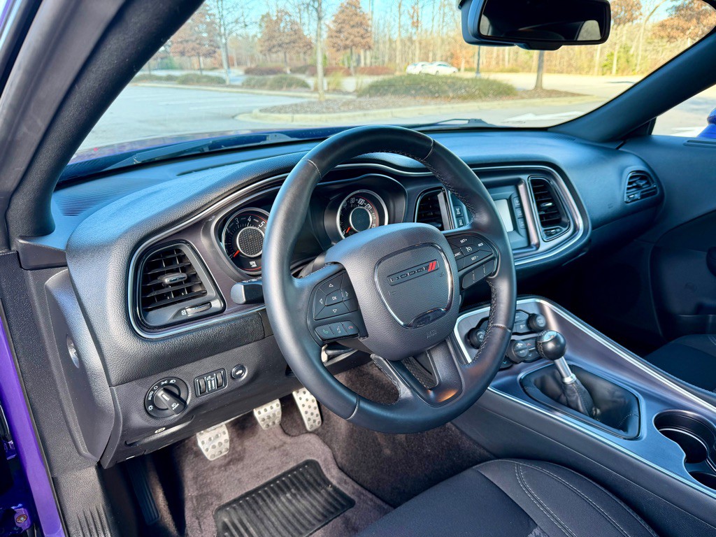 2016 Dodge Challenger Image 11