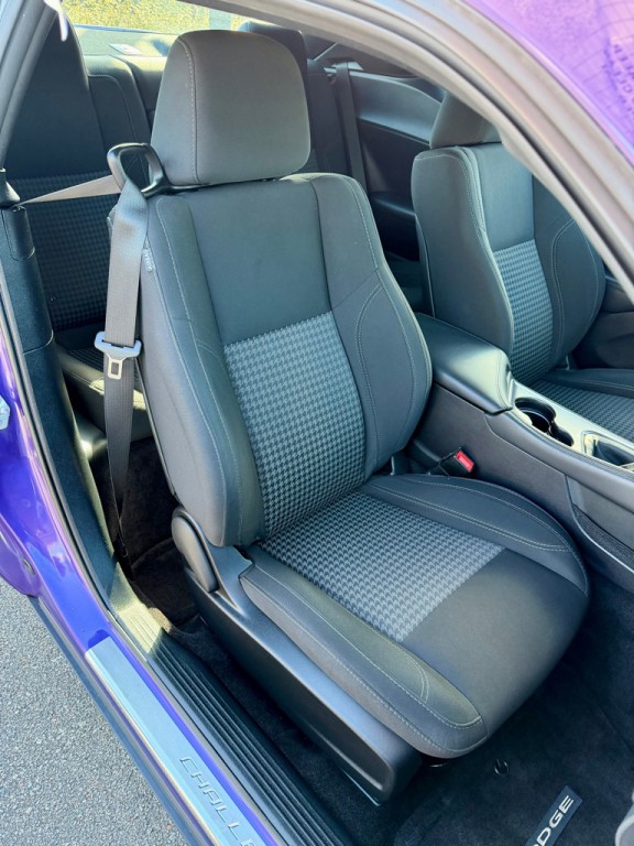 2016 Dodge Challenger Image 14