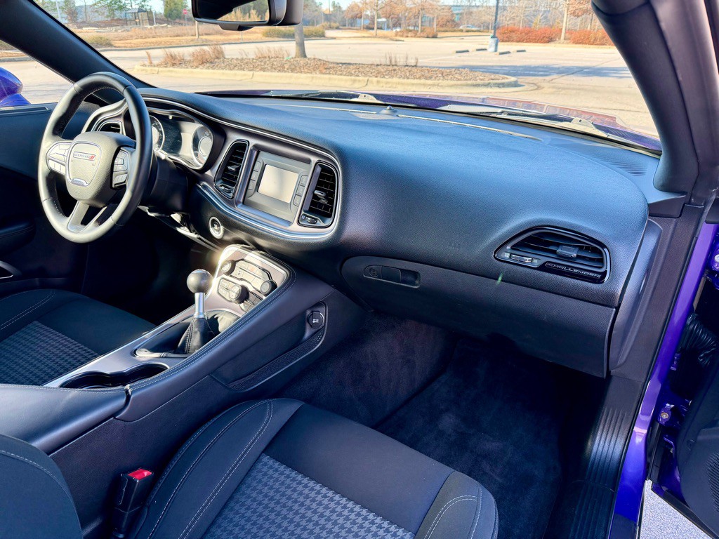 2016 Dodge Challenger Image 15