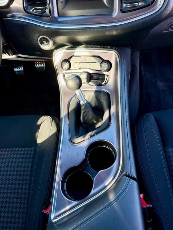 2016 Dodge Challenger Image 19