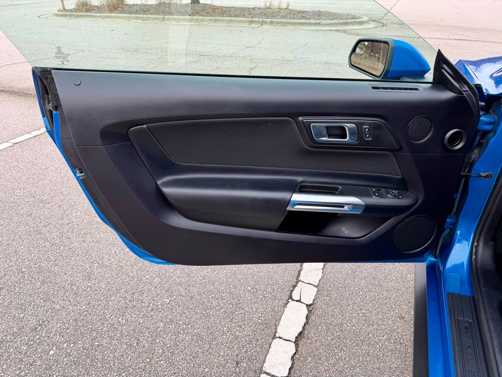 2019 Ford Mustang Image 12