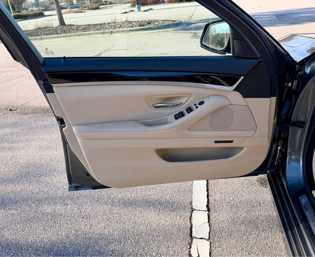 2014 BMW 5 Series Image 12