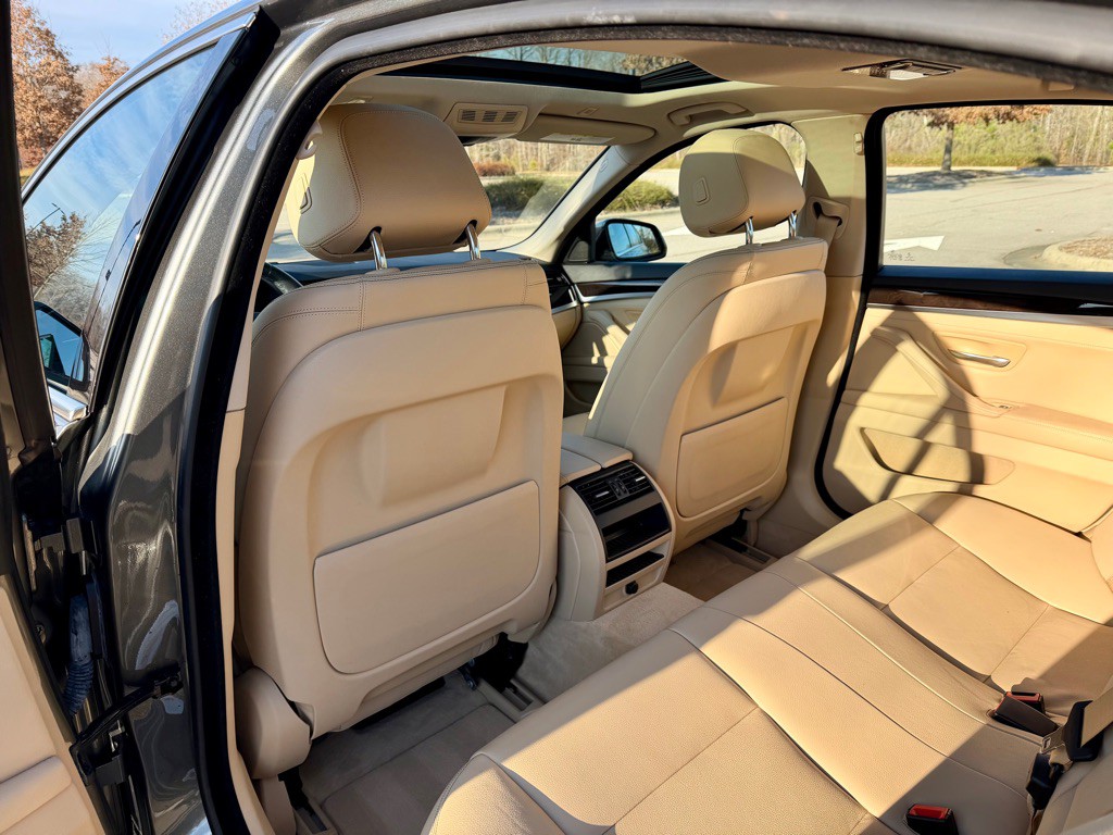 2014 BMW 5 Series Image 16