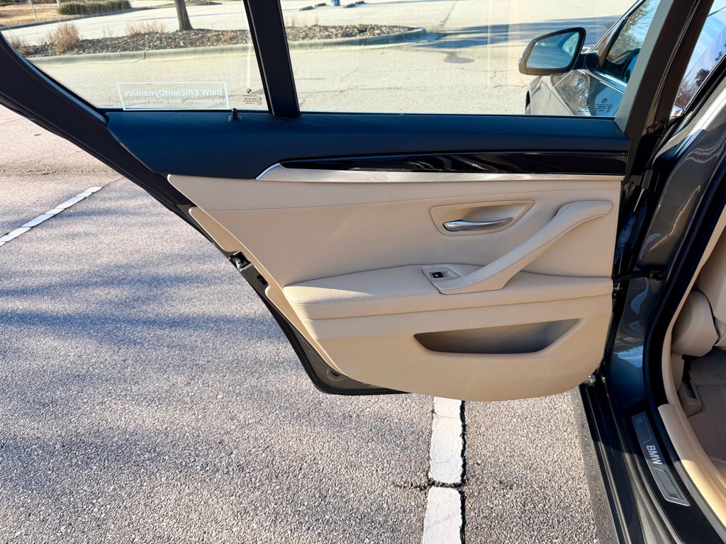 2014 BMW 5 Series Image 17