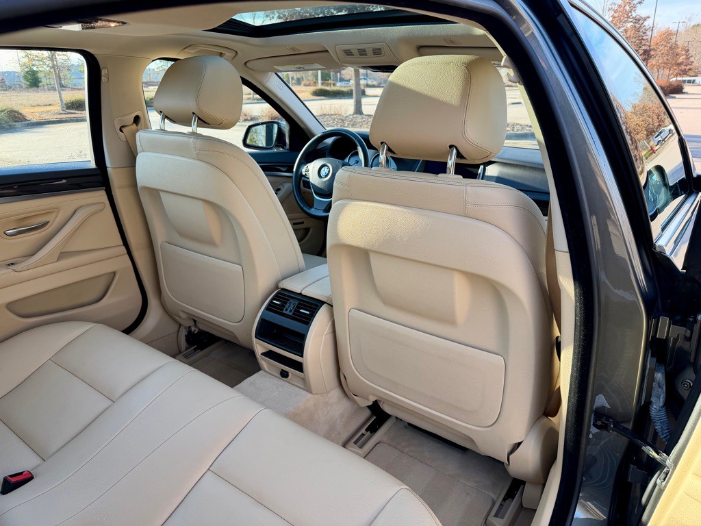 2014 BMW 5 Series Image 24