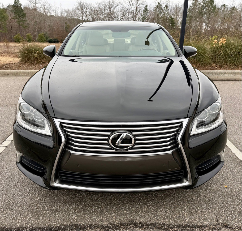 2016 Lexus LS Image 2