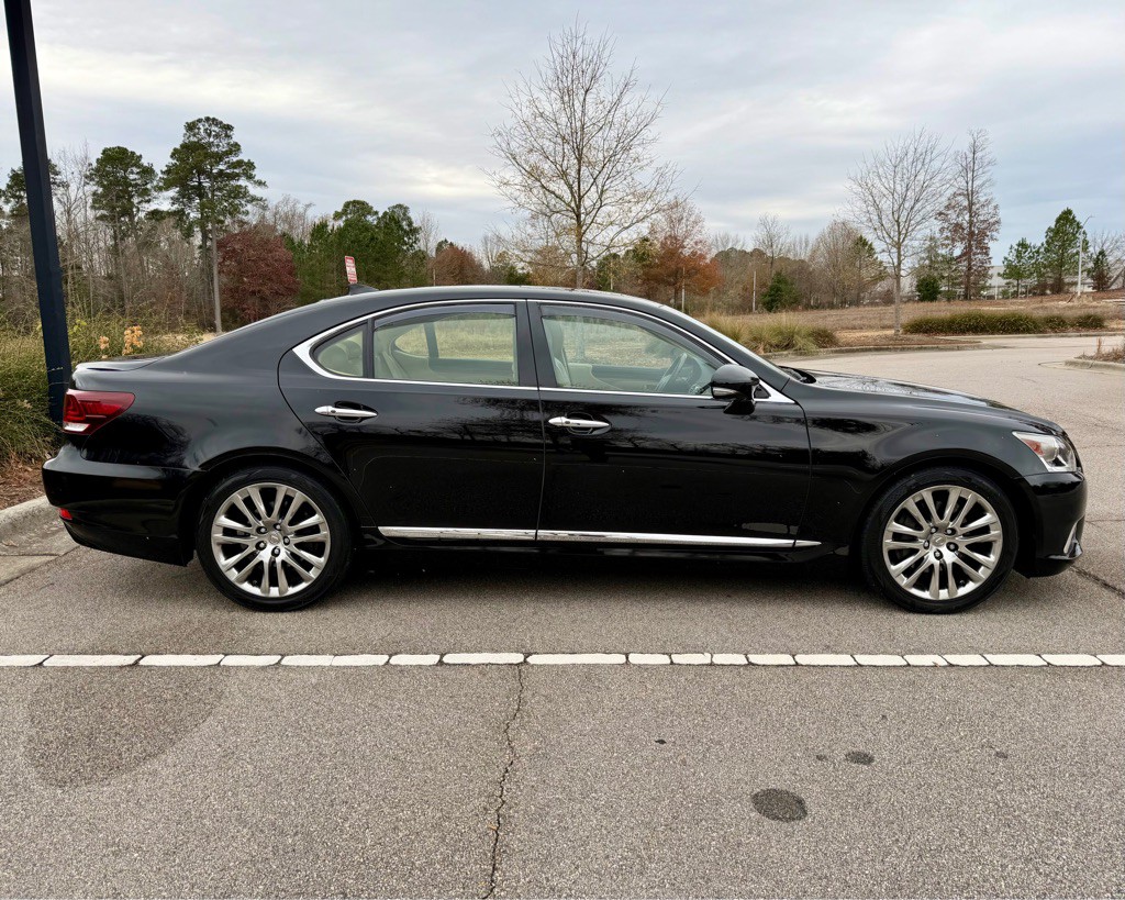 2016 Lexus LS Image 4