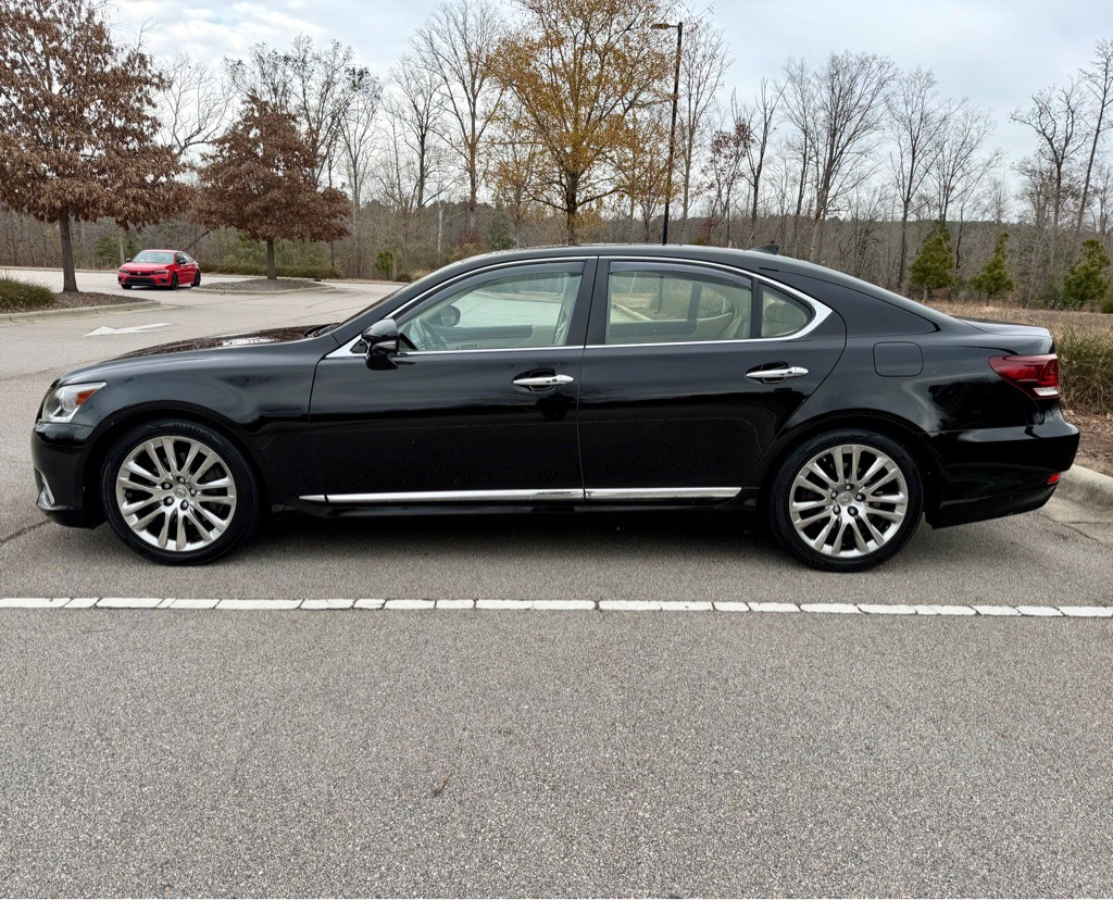 2016 Lexus LS Image 8